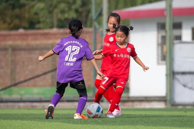 意甲-吉鲁破门佳夫乌龙 AC米兰3-3热那亚